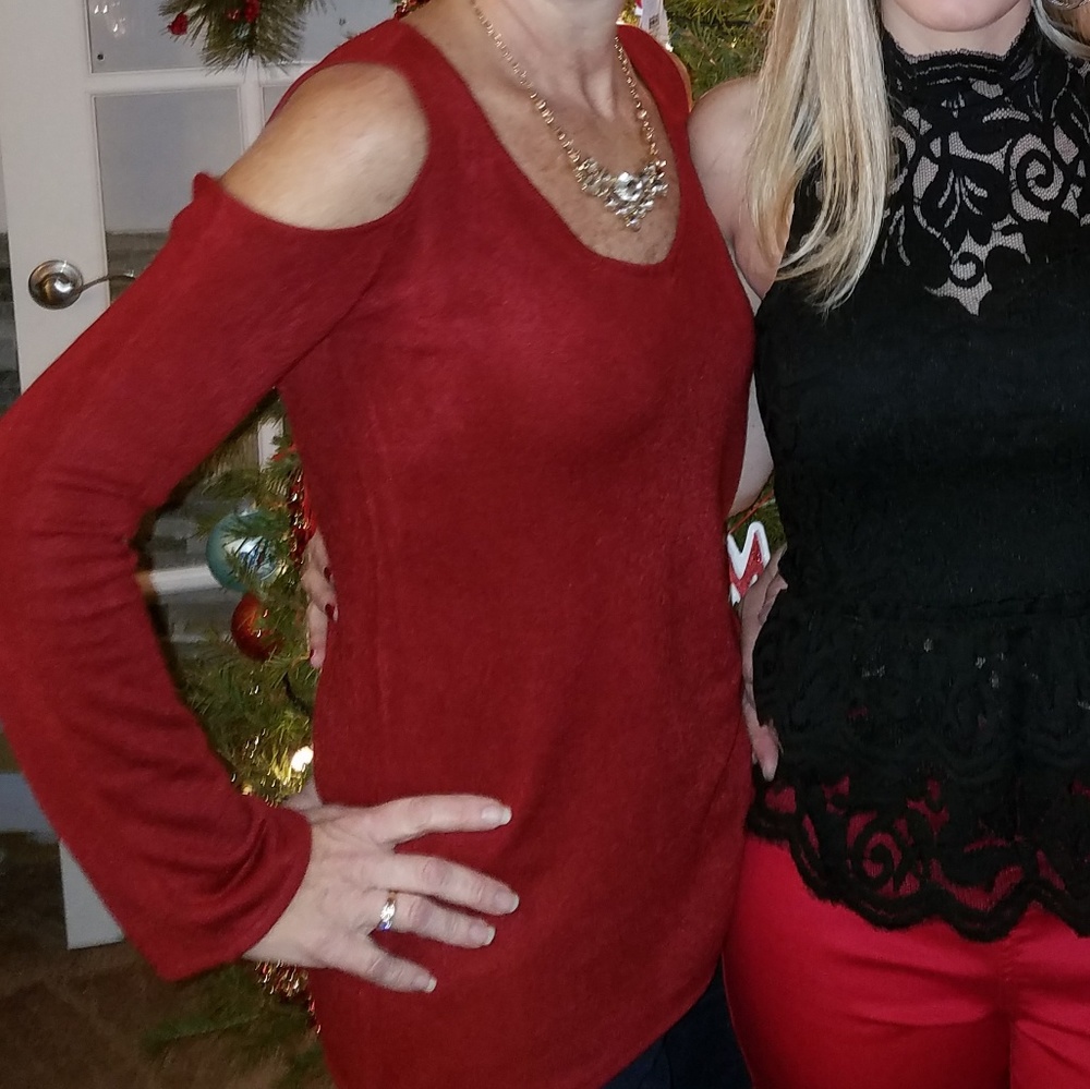 Roz & Ali red cold shoulder sweater